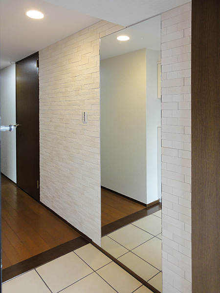 自然素材でエントランスを演出しながら生活臭にも効果大 自然素材でエントランスを演出しながら生活臭にも効果大